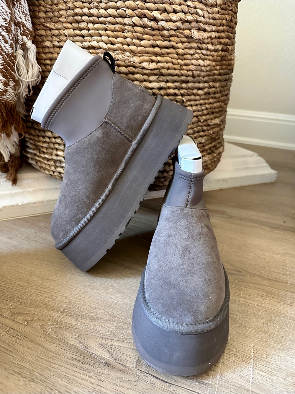 UGG Women's Classic Mini Dipper Platform Boots NWT